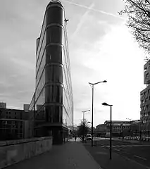 L'avenue à proximité de son début.