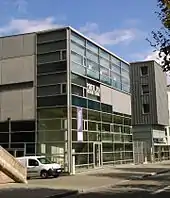 Vue de la façade du poste d'aiguillage informatique de Strasbourg.