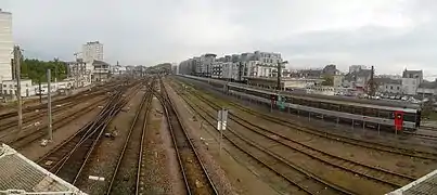 Vue panoramique de la gare, depuis la passerelle du Docteur-Fournier, en 2013.