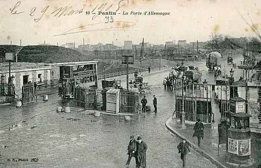 La porte d'Allemagne vers 1908. Rebaptisée en 1914 : porte de Pantin.