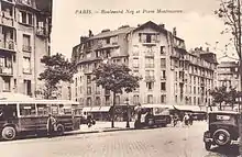 L'avenue dans les années 1930, lorsque la porte Montmartre était le terminus du bus J de la STCRP pour la place Saint-Michel.