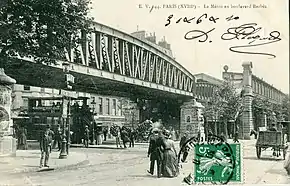 Dans la première décennie du XXe siècle, tramways et métro structurent le boulevard.