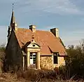 Vestiges partiels de l'extrême partie située du côté est de l'habitation des chanoines au début du XXe siècle.