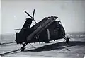 Un Sikorsky H-34, parqué et sécurisé sur le La Fayette en 1962.