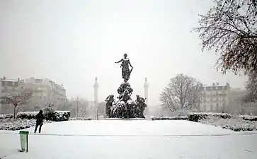 L'ancien square de la Place-de-la-Nation, actuel jardin de Marianne, un matin d'hiver, sous la neige en décembre 2010.