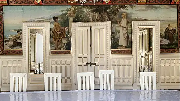 Peinture de Paul POMPON sur le mur ouest du grand salon représentant 2 scènes différentes. L'une grecque et l'autre celtique avec une druidesse qui cueille du gui.