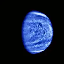 Photographie teintée de Vénus, les mouvements des nuages sont visibles.