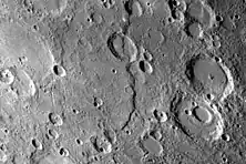 L'escarpement Discovery Scarp sur la planète Mercure.