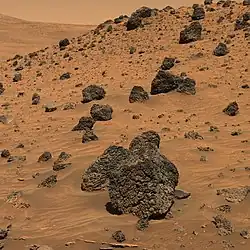Autre vue du sol martien, par le robot Spirit le 13 avril 2006.