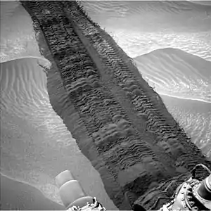 Trace laissée par Curiosity dans le sol sableux de la dépression Hidden Valley (4 août)