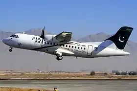 L'avion accidenté à l'aéroport international de Quetta en 2011.