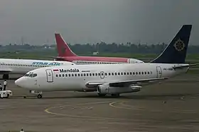 PK-RIM, le Boeing 737 impliqué, ici à l'aéroport international Soekarno-Hatta en décembre 2004.