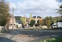 Le passage à niveau d'Acquigny en 1986, le lieu de tournage des scènes de déraillements du film.