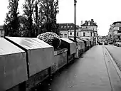 Les étals de bouquiniste sur le pont Jeanne d'Arc