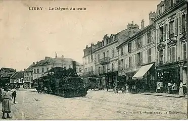 Le tramway de Livry à Gargan, avec la voie unique au centre de la chaussée.