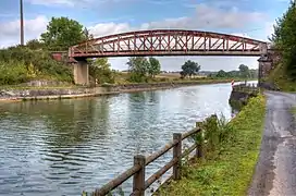 Un ouvrage de franchissement du canal à Hermies.