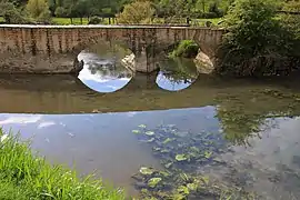 Le pont du moulin des fossés sur l'Aure.