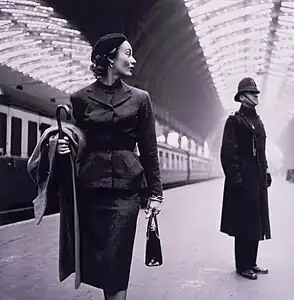 Photo de Lisa Fonssagrives à la gare de Paddington en 1951.