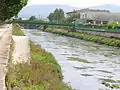 La promenade le long de la rivière Sar