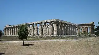 Paestum : au premier plan, temple de Poséidon (celui du film) et à l'arrière-plan, celui d'Héra.