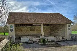 Le lavoir-abreuvoir.