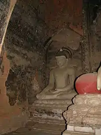 Image du Buddha située à la droite de l'image centrale