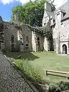 Angle avec le chauffoir et ses baies à traverse.