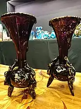 Paire de vases cornet en verre d'Auguste Jean (entre 1877 et 1884). Collection privée.