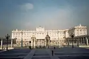 Plaza de la Armería et la façade sud du palais royal de Madrid