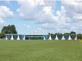 Palais de l'Aurore, par Oscar Niemeyer, à Brasilia, Brésil (1958).
