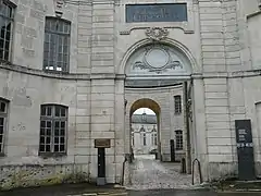 Entrée de la cour intérieure.