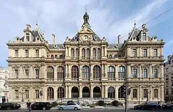 Le palais de la Bourse, place des Cordeliers.