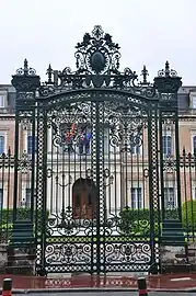 Détail de la grille du palais Niel.