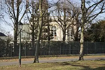 Palais Rose vu depuis l'allée des Fêtes.