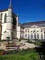 Palais abbatial de Remiremont et église Notre-Dame depuis la place de Mesdames.