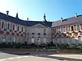 Palais abbatial de Remiremont et jardin des Olives depuis la rue des Prêtres.