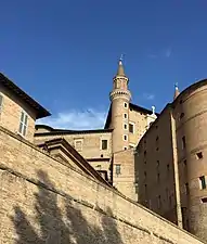 Palais ducal vu depuis la Place Mercatale.