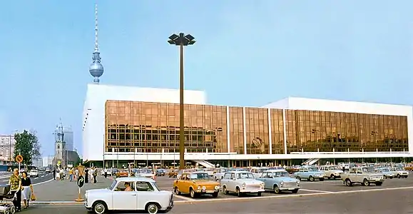 Le Palais de la République, à Berlin-Est (1977).