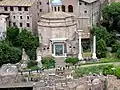 Les vestiges du temple de Romulus et la basilique.