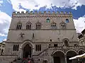 Façade donnant sur le Duomo San Lorenzo