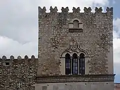 Le Palazzo Corvaja, construit aux XIIIe-XVe siècles autour d'une tour sarrasine du Xe siècle.