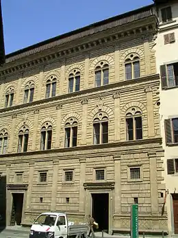 Palais Rucellai à Florence (1446-1451).