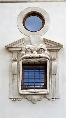 Fenêtre en mascaron du palais Zuccari.