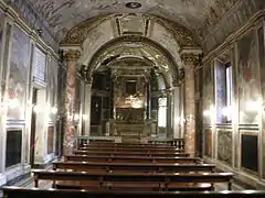 La chapelle privée Saint-Anicet, abritant les reliques du pape Anicet