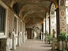 Loggia à fresques