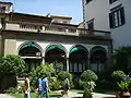 Loggia dans le jardin.