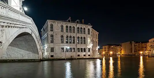 Le Palazzo dei Camerlenghi de nuit.