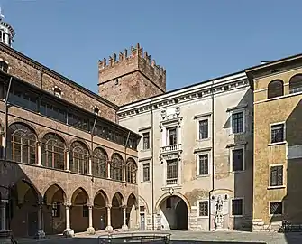 Cortile del Tribunale