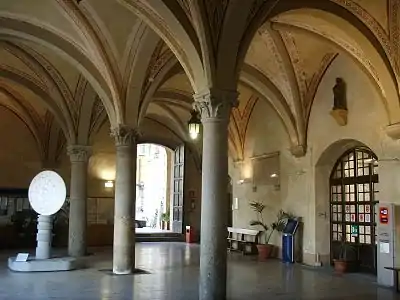 Le hall d'entrée sur le Lungarno.