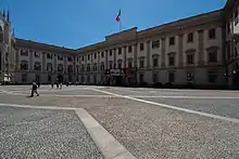 cour intérieure du palais néoclassique de Milan